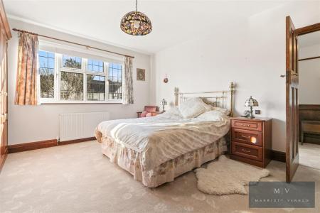 3 bedroom Detached house for sale in Whitgift Avenue, South Croydon