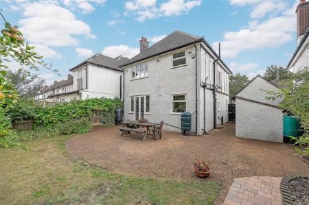 3 bedroom Detached house for sale in Whitgift Avenue, South Croydon