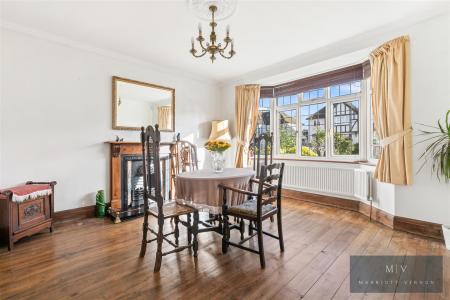 3 bedroom Detached house for sale in Whitgift Avenue, South Croydon