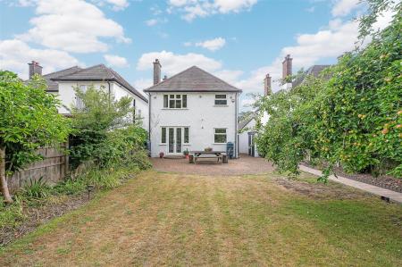 3 bedroom Detached house for sale in Whitgift Avenue, South Croydon