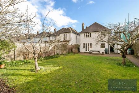 3 bedroom Detached house for sale in Whitgift Avenue, South Croydon