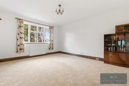 3 bedroom Detached house for sale in Whitgift Avenue, South Croydon