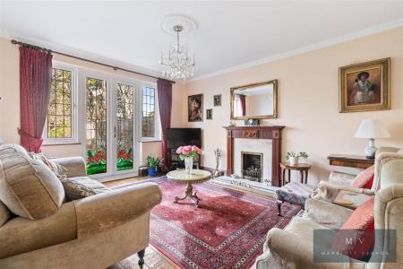 3 bedroom Detached house for sale in Whitgift Avenue, South Croydon