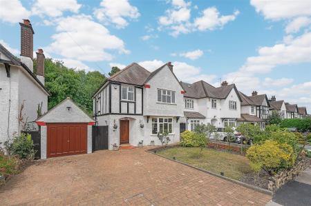 3 bedroom Detached house for sale in Whitgift Avenue, South Croydon