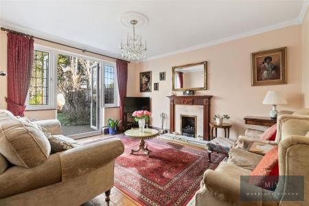 3 bedroom Detached house for sale in Whitgift Avenue, South Croydon