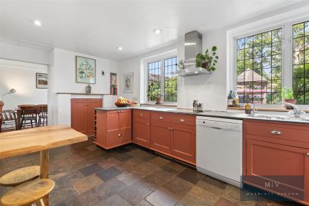 5 bedroom Detached house for sale in Haling Grove, South Croydon