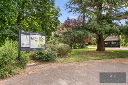 5 bedroom Detached house for sale in Haling Grove, South Croydon