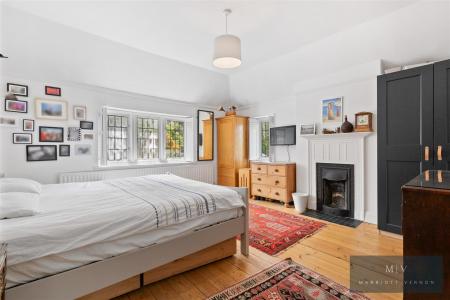 5 bedroom Detached house for sale in Haling Grove, South Croydon