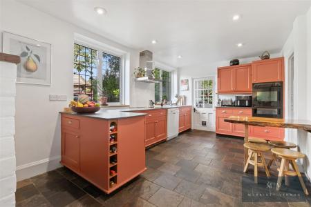 5 bedroom Detached house for sale in Haling Grove, South Croydon