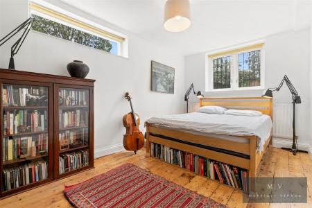 5 bedroom Detached house for sale in Haling Grove, South Croydon