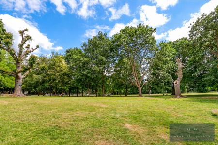 5 bedroom Detached house for sale in Haling Grove, South Croydon