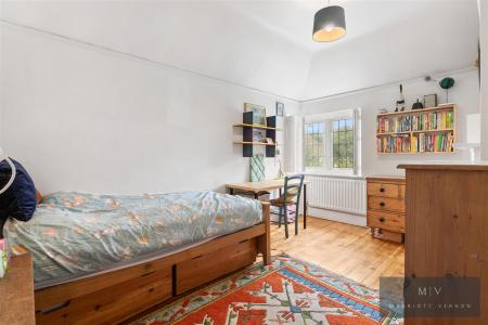 5 bedroom Detached house for sale in Haling Grove, South Croydon