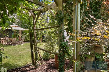 5 bedroom Detached house for sale in Haling Grove, South Croydon