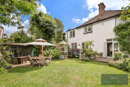 5 bedroom Detached house for sale in Haling Grove, South Croydon