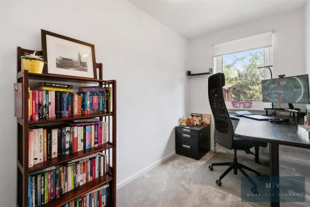 5 bedroom Link detached house for sale in Lyndhurst Close, Park Hill, Croydon