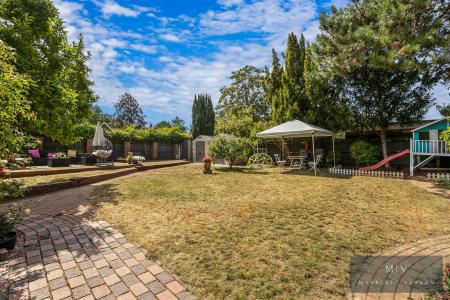 5 bedroom Link detached house for sale in Lyndhurst Close, Park Hill, Croydon