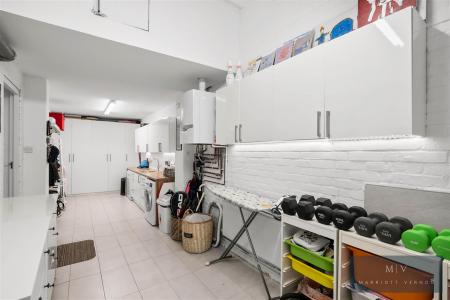 5 bedroom Link detached house for sale in Lyndhurst Close, Park Hill, Croydon