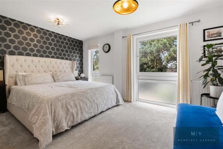 5 bedroom Link detached house for sale in Lyndhurst Close, Park Hill, Croydon