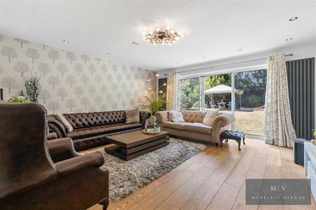 5 bedroom Link detached house for sale in Lyndhurst Close, Park Hill, Croydon