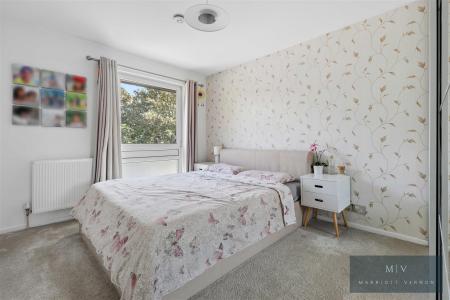 5 bedroom Link detached house for sale in Lyndhurst Close, Park Hill, Croydon