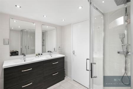 5 bedroom Link detached house for sale in Lyndhurst Close, Park Hill, Croydon