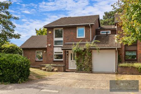 5 bedroom Link detached house for sale in Lyndhurst Close, Park Hill, Croydon
