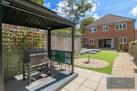 4 bedroom Detached house for sale in Boxford Close, South Croydon