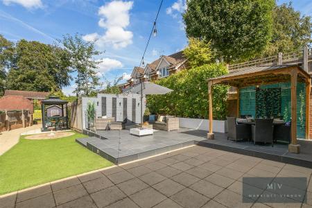 4 bedroom Detached house for sale in Boxford Close, South Croydon