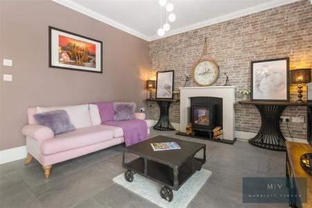 4 bedroom Detached house for sale in Boxford Close, South Croydon