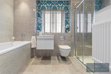 4 bedroom Detached house for sale in Boxford Close, South Croydon