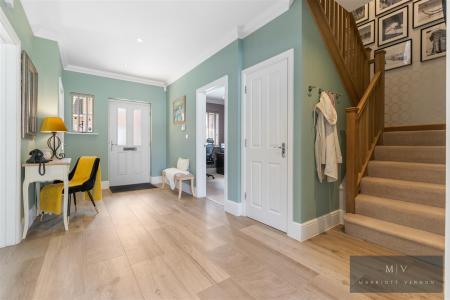 4 bedroom Detached house for sale in Boxford Close, South Croydon