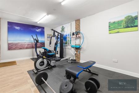 4 bedroom Detached house for sale in Boxford Close, South Croydon