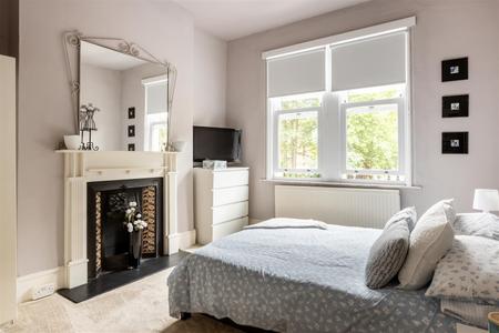 5 bedroom Detached house for sale in Coombe Road, Croydon