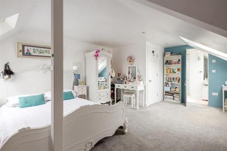 5 bedroom Detached house for sale in Coombe Road, Croydon