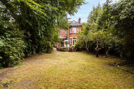 5 bedroom Detached house for sale in Coombe Road, Croydon