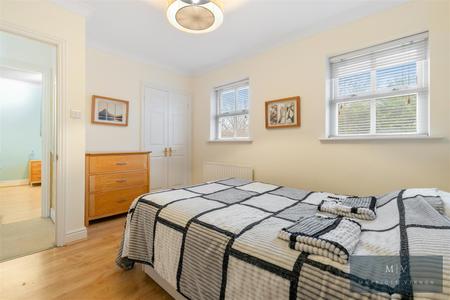 5 bedroom Detached house for sale in Wilks Gardens, Croydon