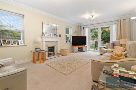 5 bedroom Detached house for sale in Wilks Gardens, Croydon