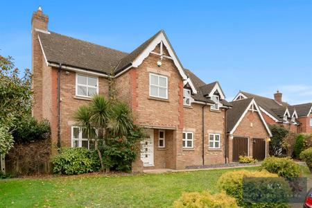 5 bedroom Detached house for sale in Wilks Gardens, Croydon