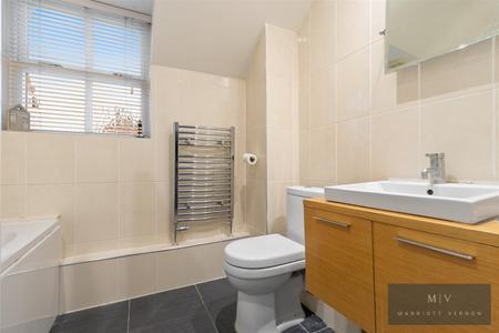 5 bedroom Detached house for sale in Wilks Gardens, Croydon
