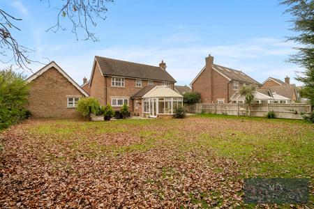 5 bedroom Detached house for sale in Wilks Gardens, Croydon