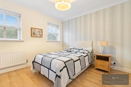 5 bedroom Detached house for sale in Wilks Gardens, Croydon