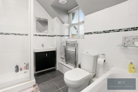 5 bedroom Detached house for sale in Wilks Gardens, Croydon