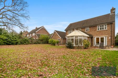 5 bedroom Detached house for sale in Wilks Gardens, Croydon