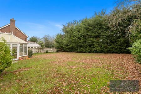 5 bedroom Detached house for sale in Wilks Gardens, Croydon