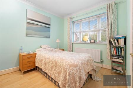 5 bedroom Detached house for sale in Wilks Gardens, Croydon
