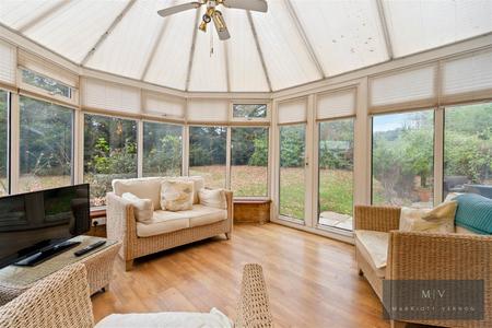 5 bedroom Detached house for sale in Wilks Gardens, Croydon