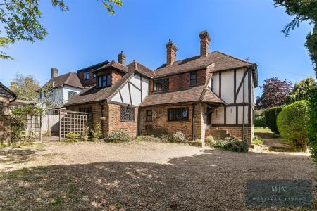 4 bedroom Detached house for sale in Croham Manor Road, South Croydon