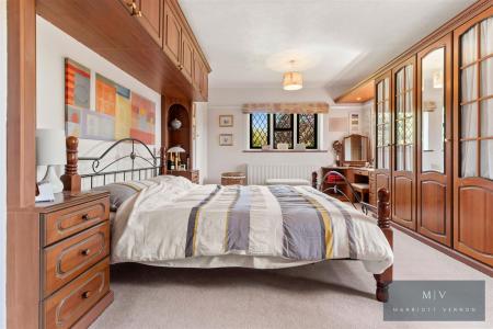 4 bedroom Detached house for sale in Croham Manor Road, South Croydon