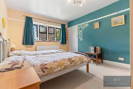 4 bedroom Detached house for sale in Croham Manor Road, South Croydon
