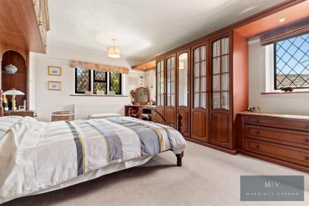 4 bedroom Detached house for sale in Croham Manor Road, South Croydon